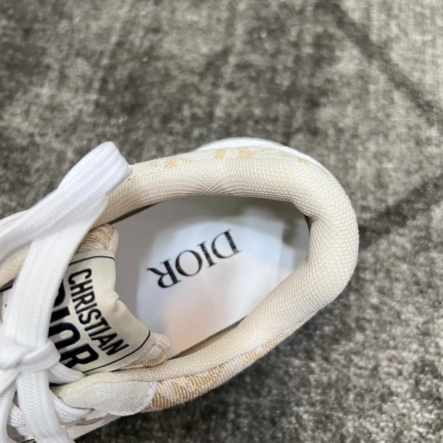 Factory price: 438💰【DIAo·Dior】Original quality.~ Unique modern style sneakers. 🏃A must-have casual shoe for trendy men😍😍 Original brand imported from Italy, imported original leather, sheep lining (refuses to discolor and grind feet) Sole: Original sole provided by the original factory, French lazy style design ⚠️Fit to the feet, original quality, super comfortable original sole. It’s like shooting the real thing 🎬The real thing is better, high-quality sneakers, size: 38-44, custom-made 45